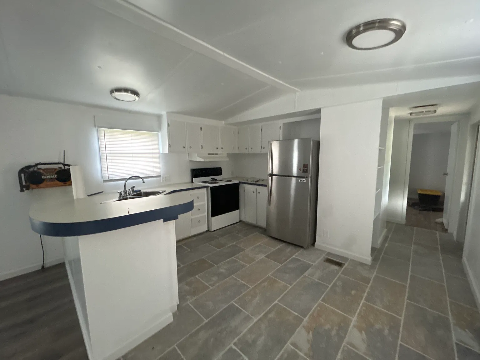 3 bed, 980 sqft, $1,400 — Photo 1
