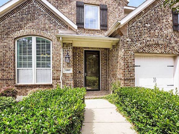 3rd image of 1105 Somerset Cir