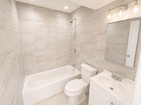 3rd image of 1119 Lenox Rd #A