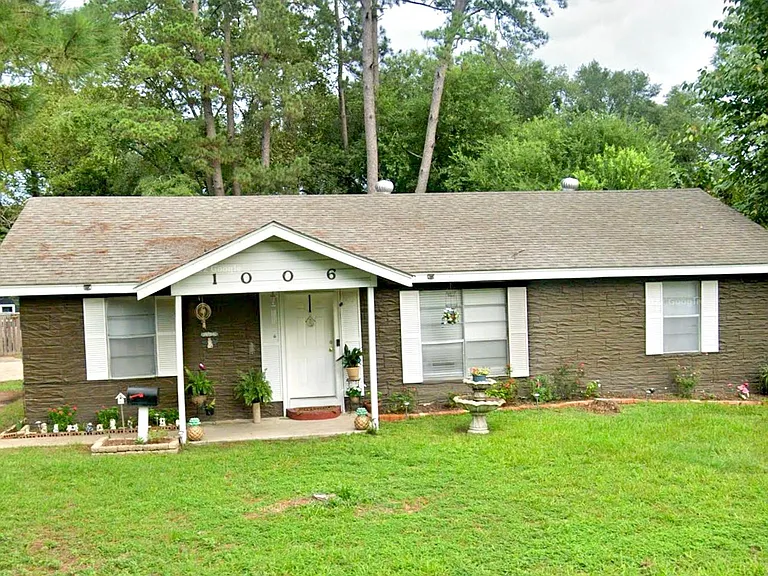 1006 Jordan Ave — Photo 1