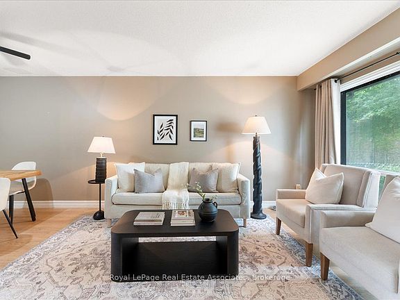 5th image of 19 Harrison Ct