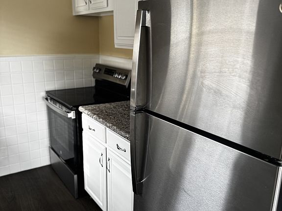 5th image of 3059 Glenmore Ave APT 4