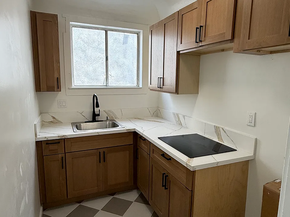 44 Rose Ave #5