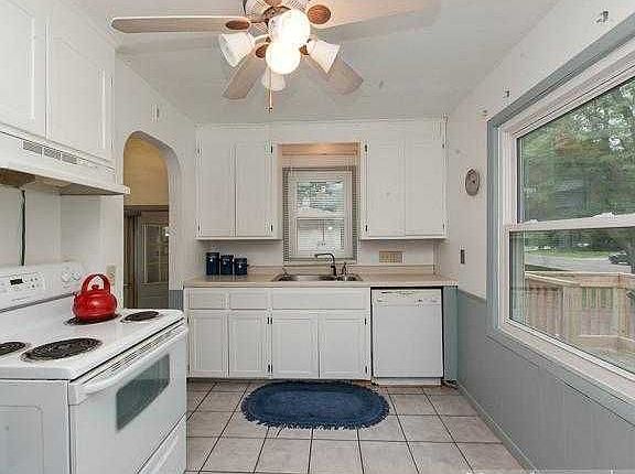 5th image of 4230 Nevada Ave N