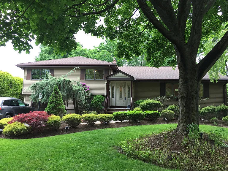 212 Delmar Ave — Photo 1
