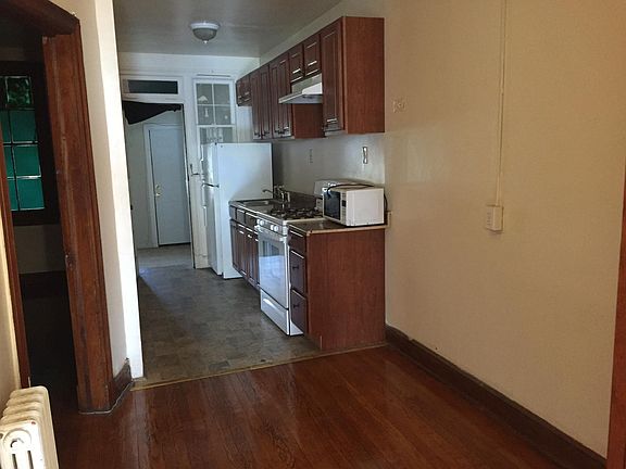 dinning area near kitchen