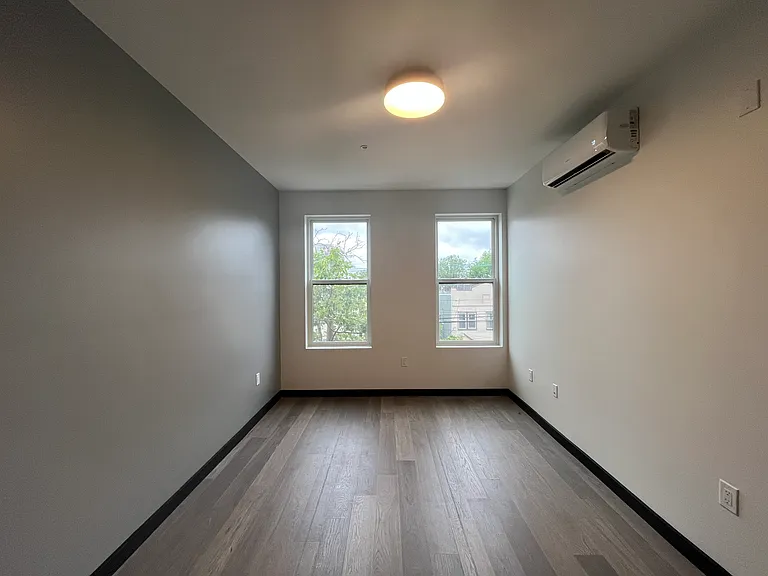 130-132 Mallory Ave #307 — Photo 9