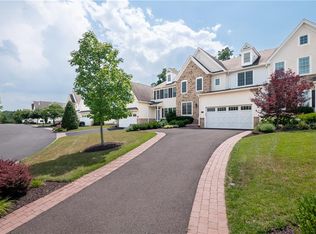 1970 Carriage Knoll Dr, Bethlehem, PA 18015