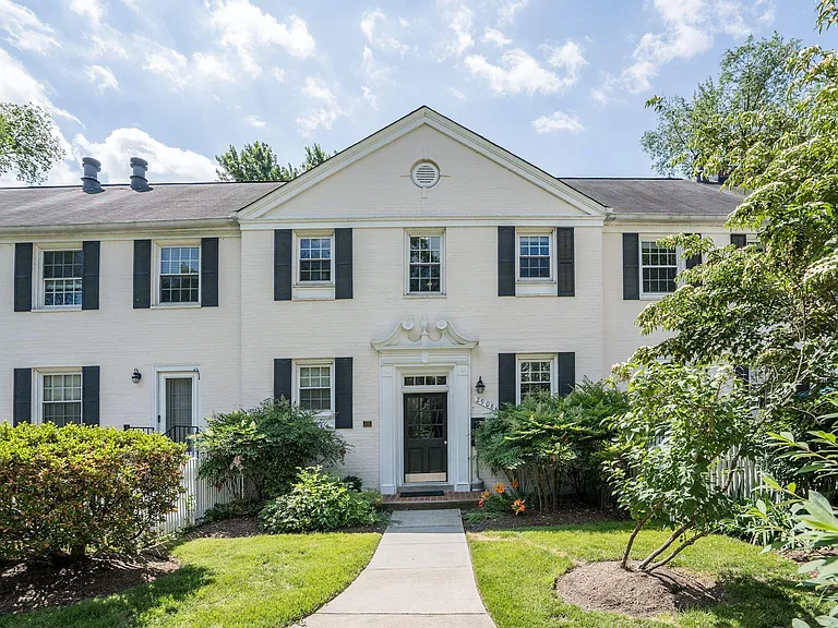 Exterior Front of garden-style condo building