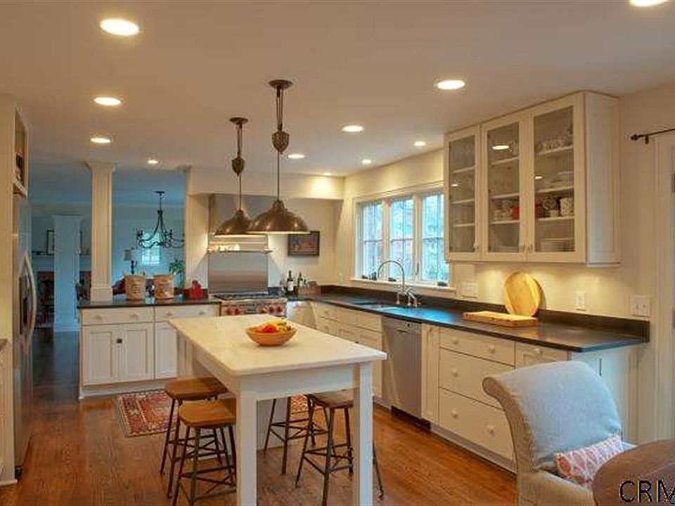 1st image of 4 Gatewood Dr