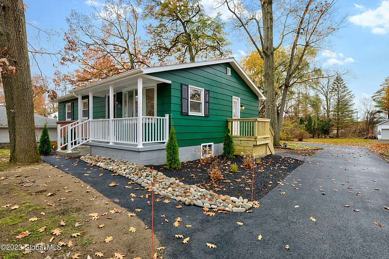 2nd image of 132 Vly Road