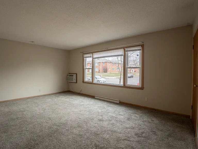 625 Vera Ct — Photo 2