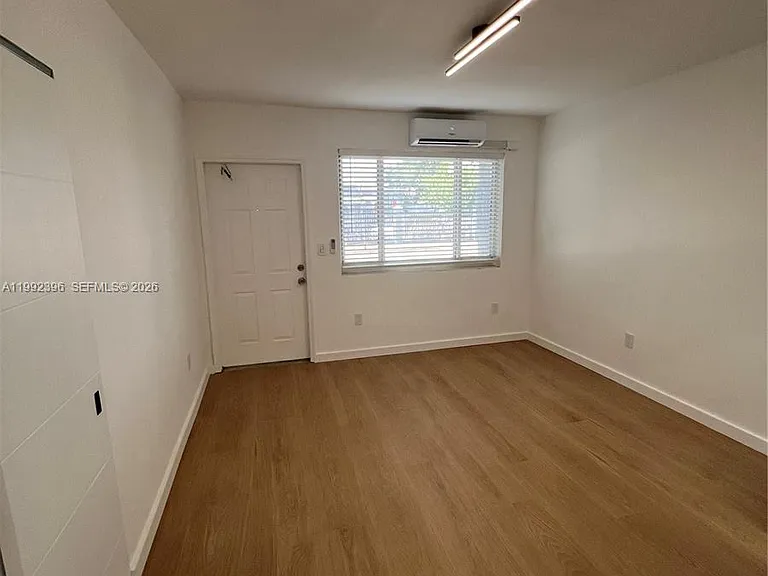 7035 NE 4th Ct #4 — Photo 4