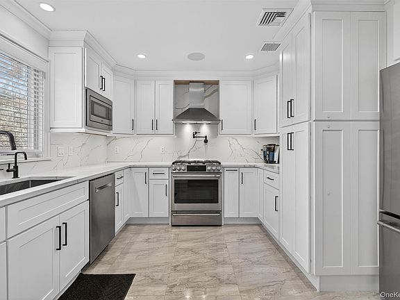 5th image of 200 S Bedford Road