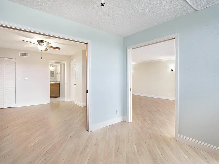 800 Jeffery St #409 — Photo 15