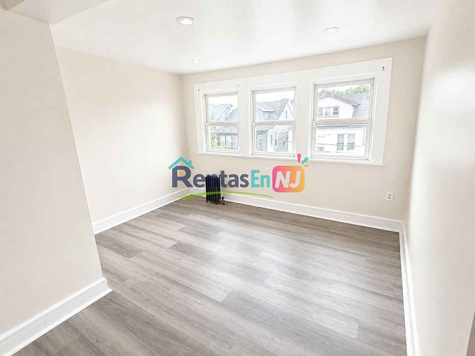 1st image of 180 Columbia Ave #3B