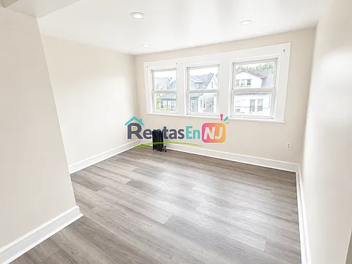 180 Columbia Ave Photo 1