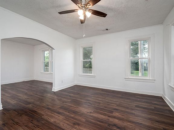 3rd image of 855 Maury St
