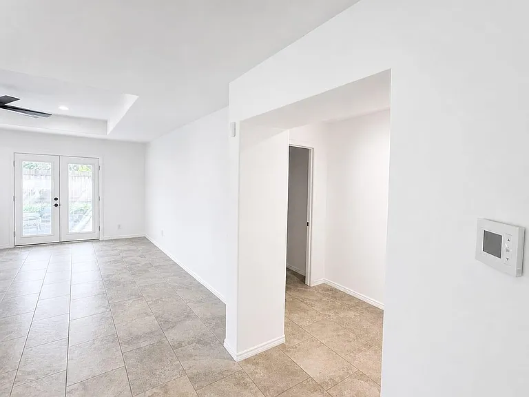 1011 Backland Ct — Photo 5