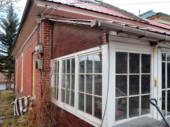 5th image of 305 W Broadway St