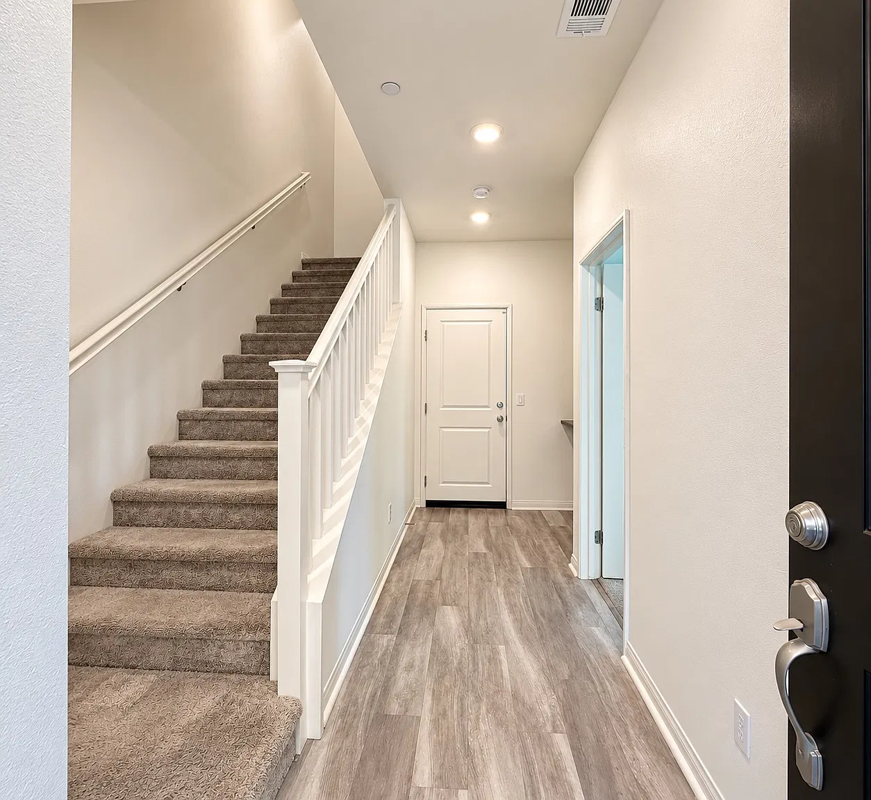 4 bed, 2031 sqft, $4,595 — Photo 2