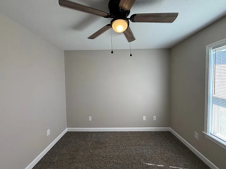 915 Ruth Ann Dr — Photo 6
