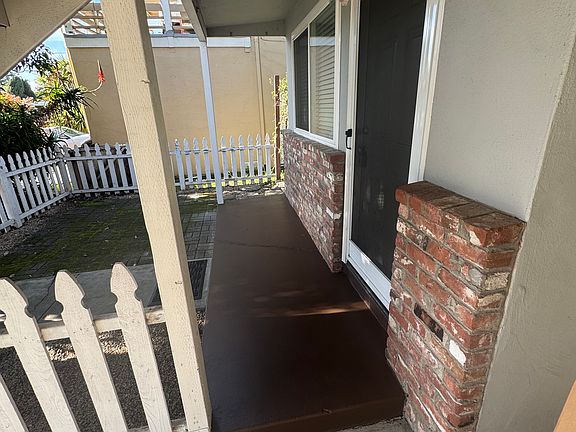 5th image of 528 Laverne Ave