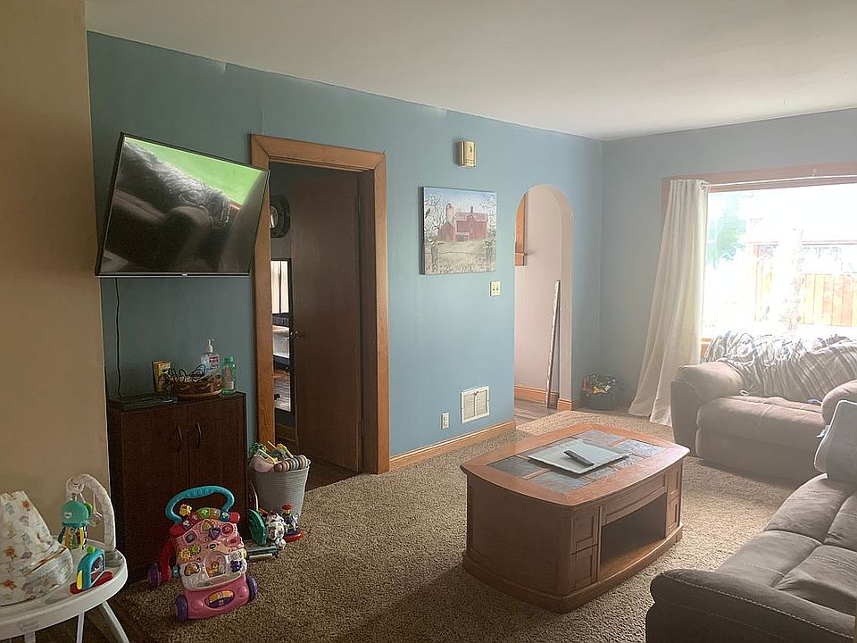 1st image of 126 Oak Ave S