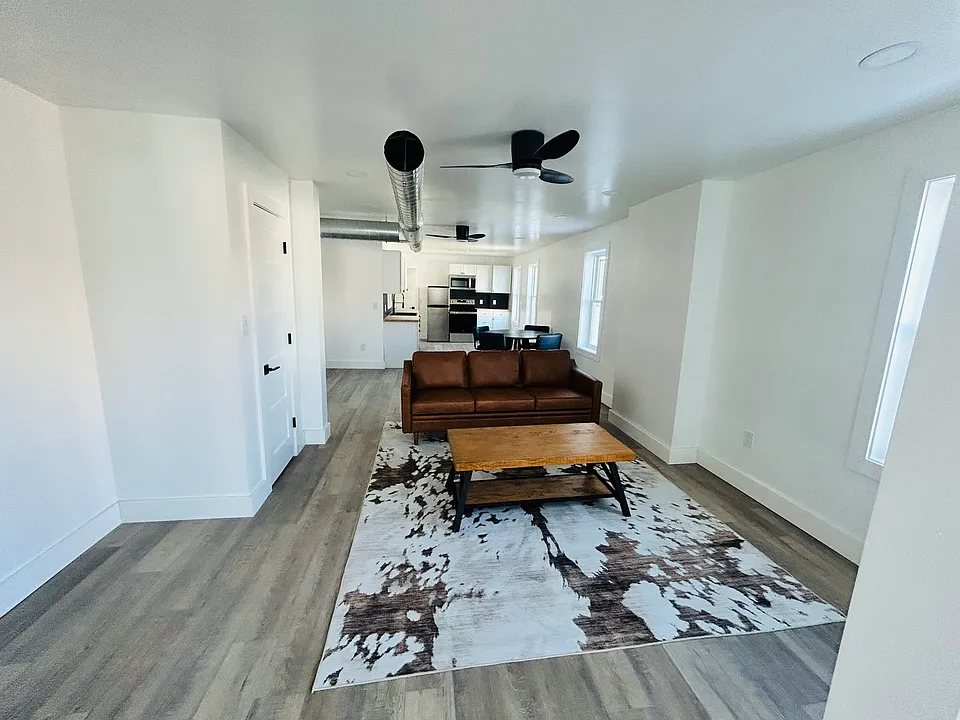 1214 Main St #1