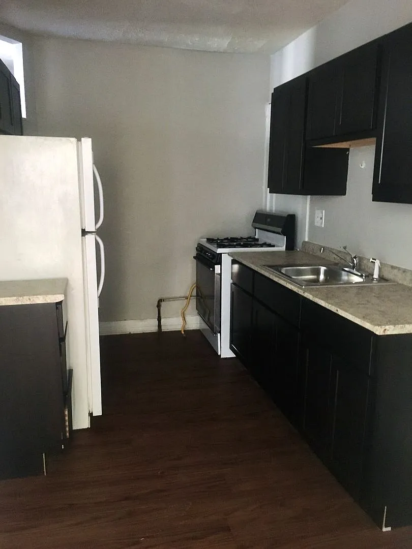 Charming Dormont Apartments * Pet Friendly * Walk to T Station * Renovated * Spacious * Move In I... — Photo 2