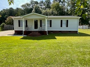 1332 Chedington Rd, Hope Mills, NC 28348