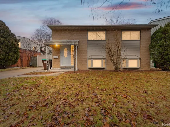 31733 E Ditner Dr, Rockwood, MI 48173