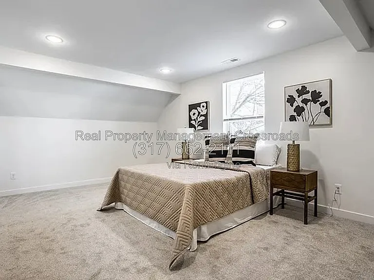 849 N Oakland Ave — Photo 28