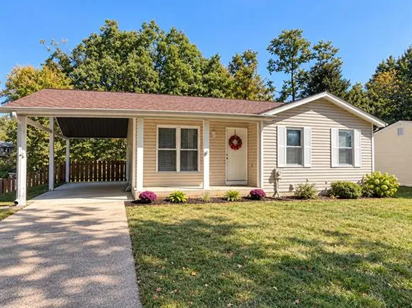1290 Meadow Trail Ln, Fenton, MO 63026