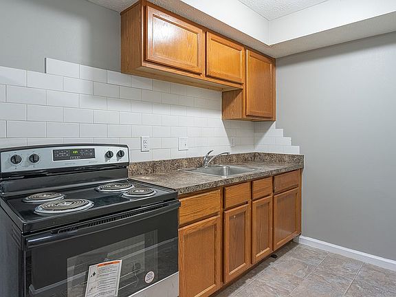 3rd image of 2308 Wayne Ave #100