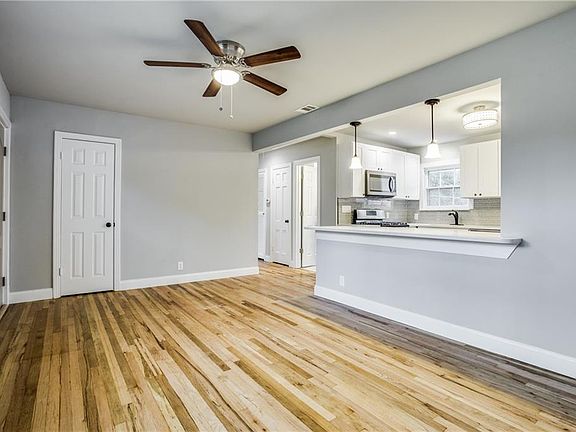 3rd image of 4312 Fairfax St