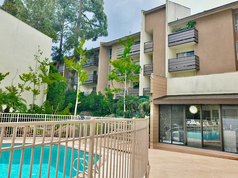 1621 Hotel Cir S #E304 — Photo 1