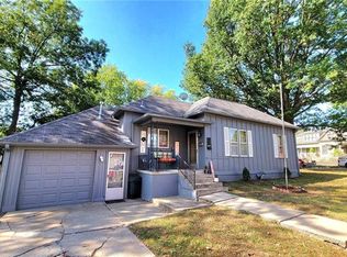 301 S Pearl St, Paola, KS 66071