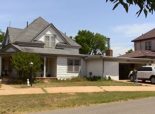 515 S 5th St, Clinton, OK 73601