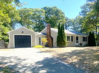 423 Bishops Ter, Hyannis, MA 02601
