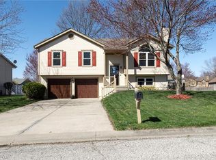 406 Allendale Ct, Greenwood, MO 64034