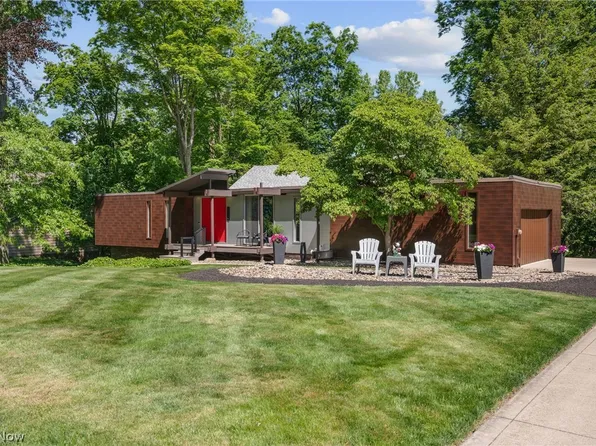 9339 Canterbury Ln, Mentor, OH 44060