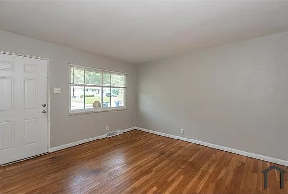 4 bed, 1000 sqft, $1,499 — Photo 3