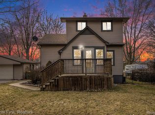 26154 Leontine Rd, New Boston, MI 48164