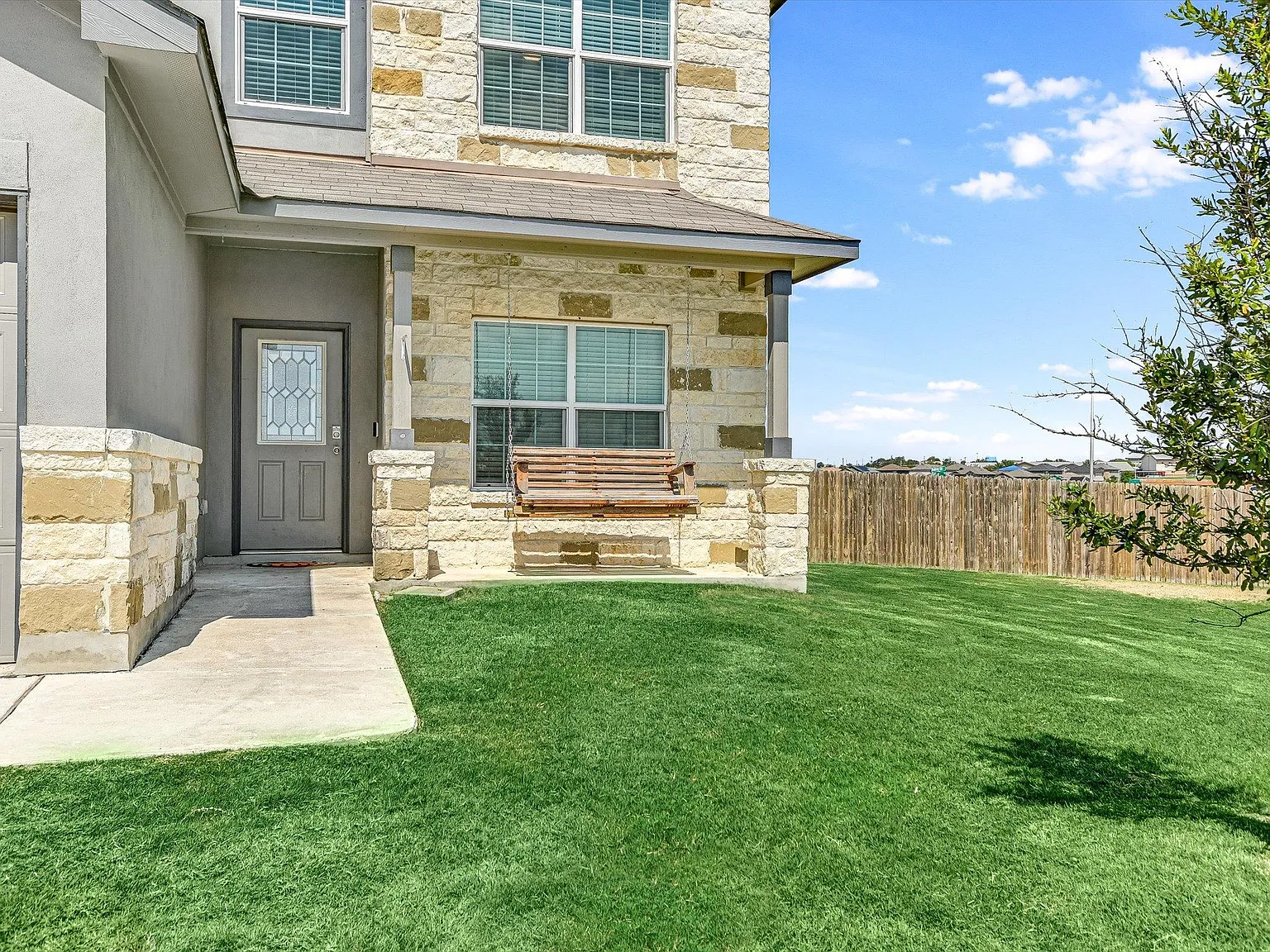 5 bed, 3.5 bath, 2662 sqft, $2,250 — Photo 3