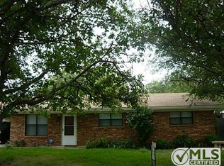 901 N Miller St, Decatur, TX 76234