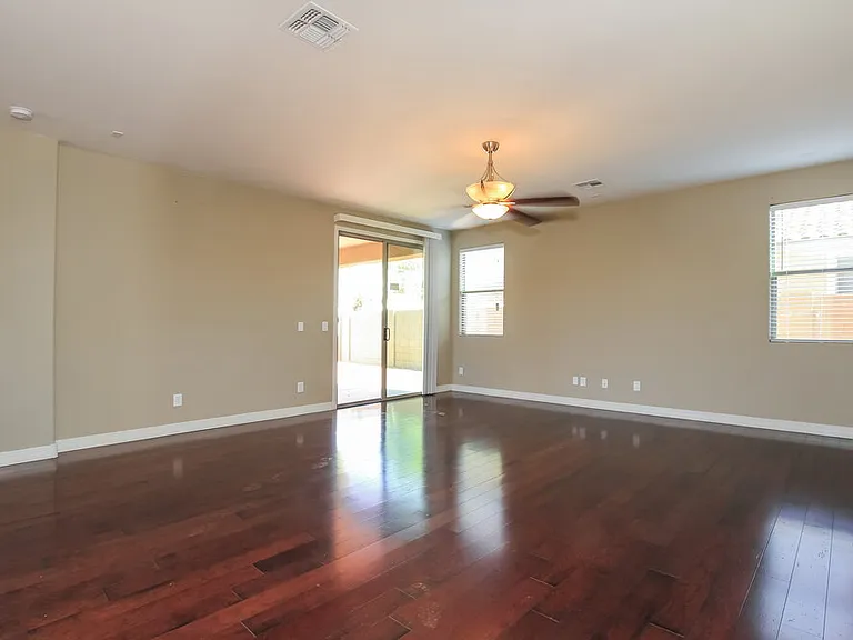 2534 W Beverly Rd — Photo 2