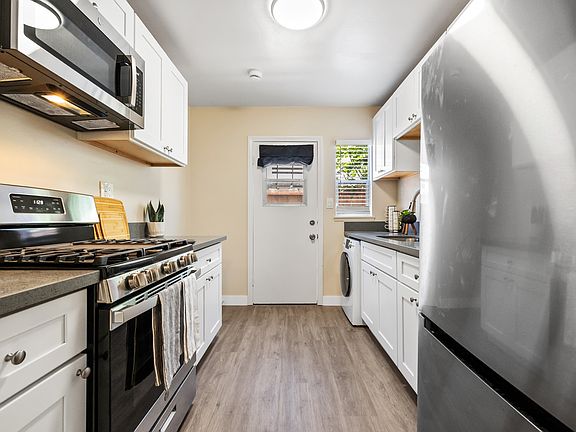 4th image of 767 Woodlawn Ave APT B