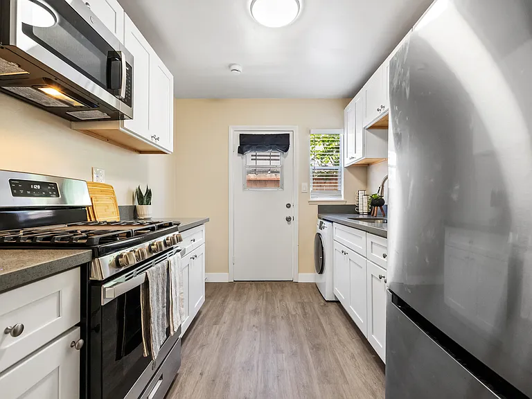 767 Woodlawn Ave #B — Photo 4
