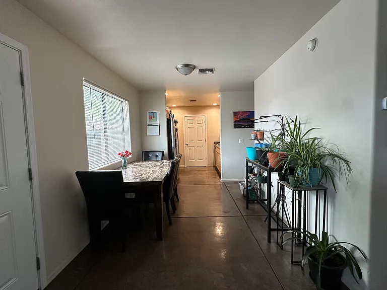 1020 E Silver St — Photo 11